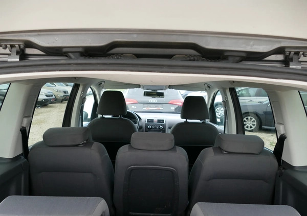 Volkswagen Touran cena 32900 przebieg: 220000, rok produkcji 2011 z Rzeszów małe 121